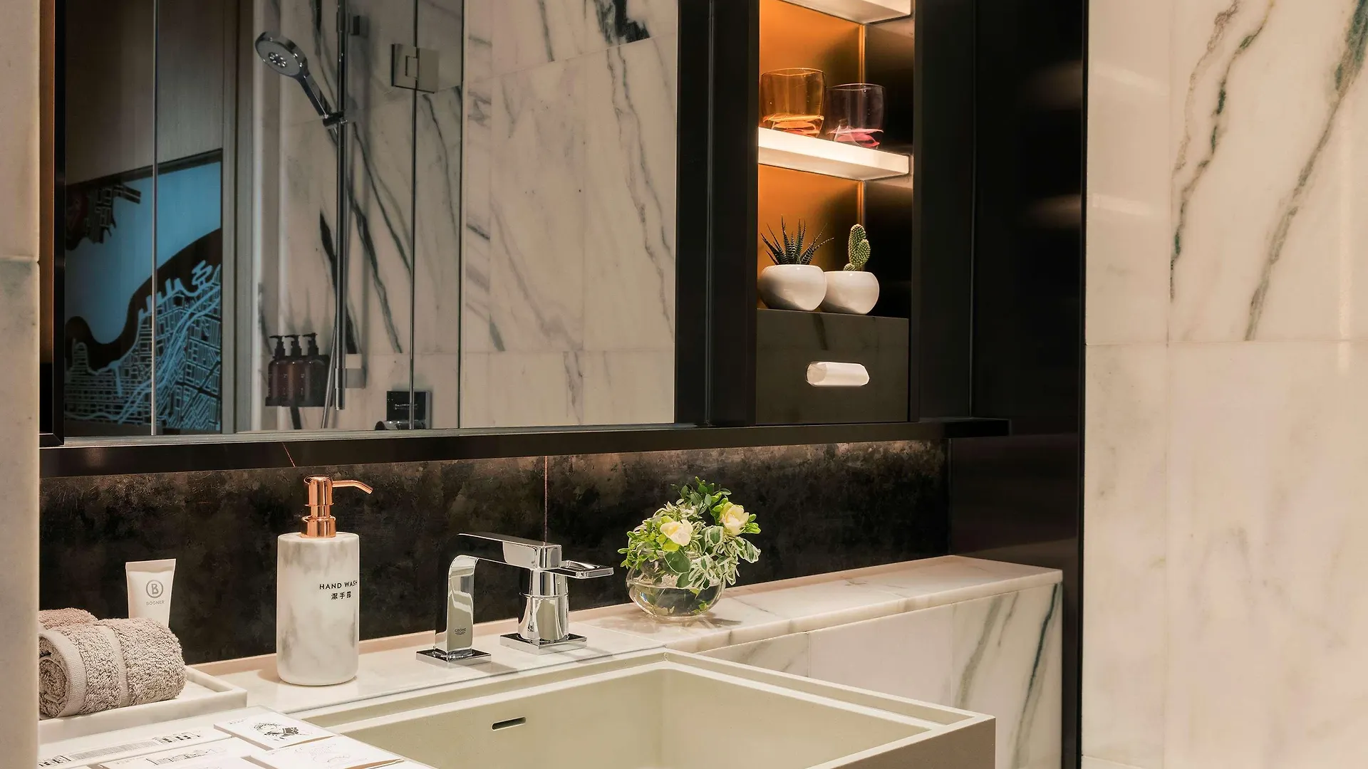 Hyatt Centric Victoria Harbour Hotell Hongkong 4*,  Kina