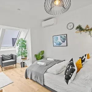 Apartment 1 Min To Public Transport - 3 Min To Supermarket And Pharmacy - On-site Parking For 19,90 Eur