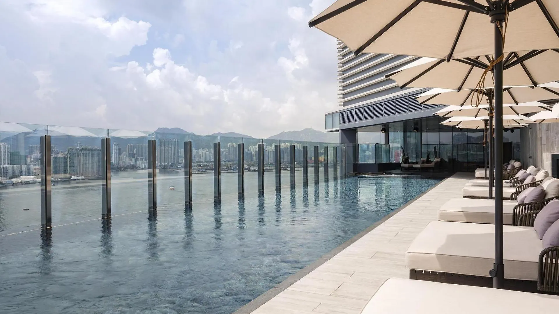 Hyatt Centric Victoria Harbour location